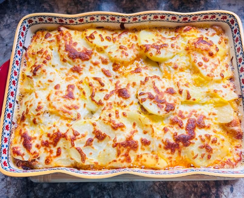 Картофельная запеканка с фаршем и сыром — фото блюда